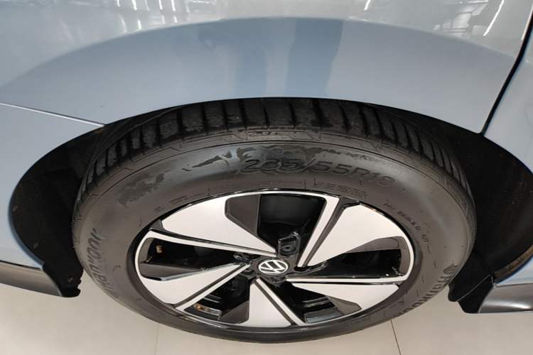 Used Volkswagen ID.7 VIZZION 2024 AIR model Right Rear Wheel Hub