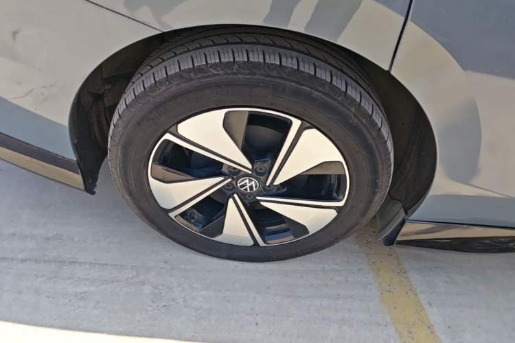 Used Volkswagen ID.7 VIZZION 2024 AIR model Right Rear Wheel Hub