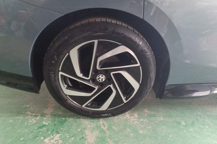 Used Volkswagen ID.7 VIZZION 2024 First Edition Right Rear Wheel Hub