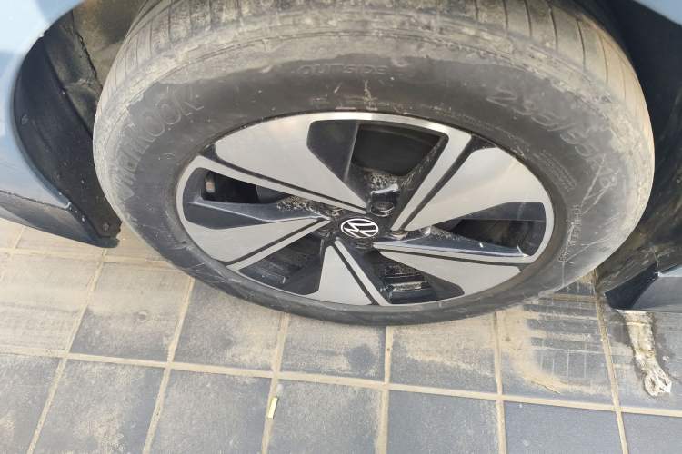 Used Volkswagen ID.7 VIZZION 2024 AIR model Right Rear Wheel Hub