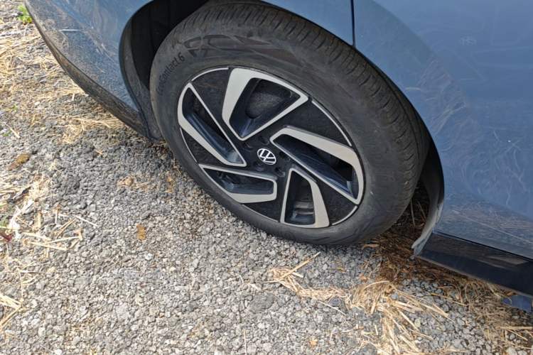 Used Volkswagen ID.7 VIZZION 2024 PRO Model Right Rear Wheel Hub