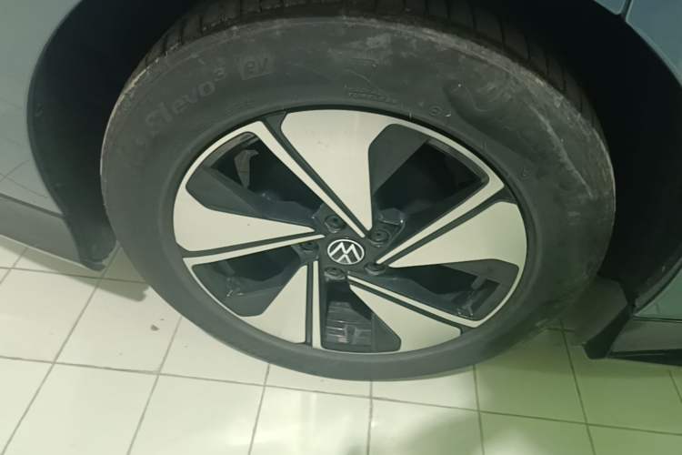 Used Volkswagen ID.7 VIZZION 2024 AIR model Right Rear Wheel Hub