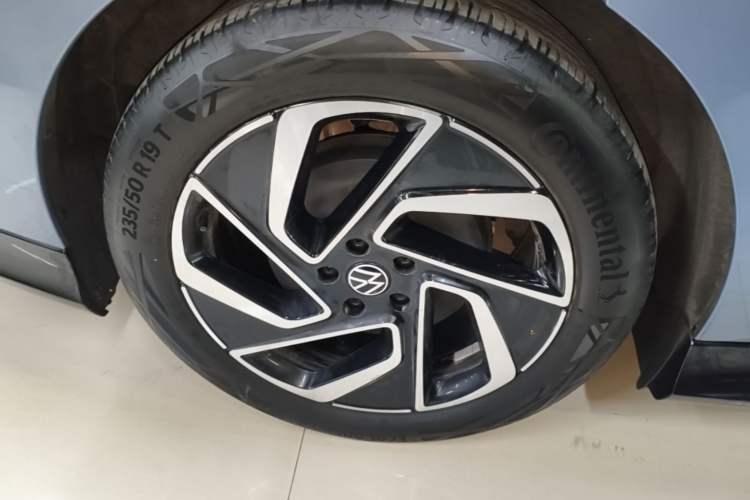 Used Volkswagen ID.7 VIZZION 2024 PRO Model Right Rear Wheel Hub