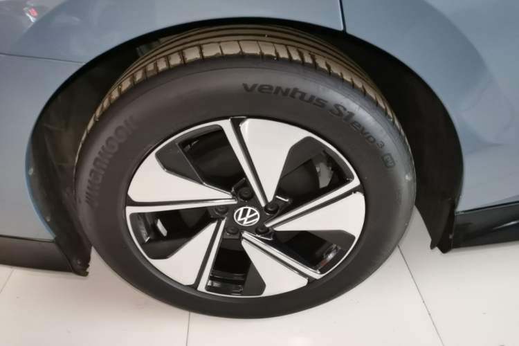 Used Volkswagen ID.7 VIZZION 2024 AIR model Right Rear Wheel Hub