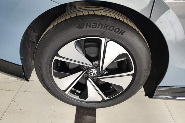 Used Volkswagen ID.7 VIZZION 2024 AIR model Right Rear Wheel Hub