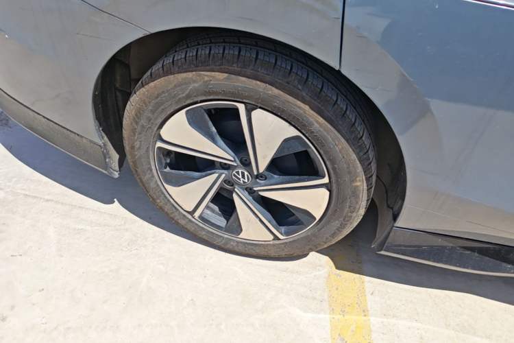 Used Volkswagen ID.7 VIZZION 2024 AIR model Right Rear Wheel Hub