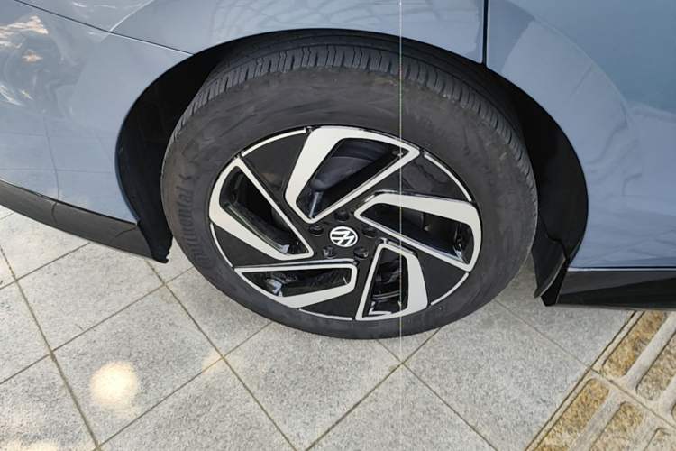 Used Volkswagen ID.7 VIZZION 2024 First Edition Right Rear Wheel Hub