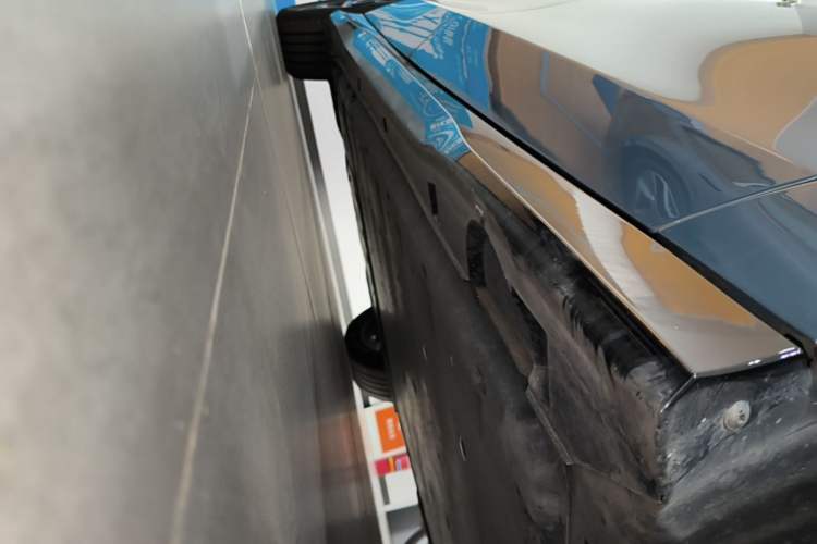 Used Volkswagen ID.7 VIZZION 2024 PRO Model Right Side Sill