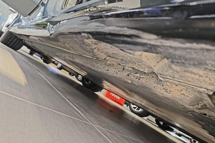 Used Volkswagen ID.7 VIZZION 2024 AIR model Right Side Sill