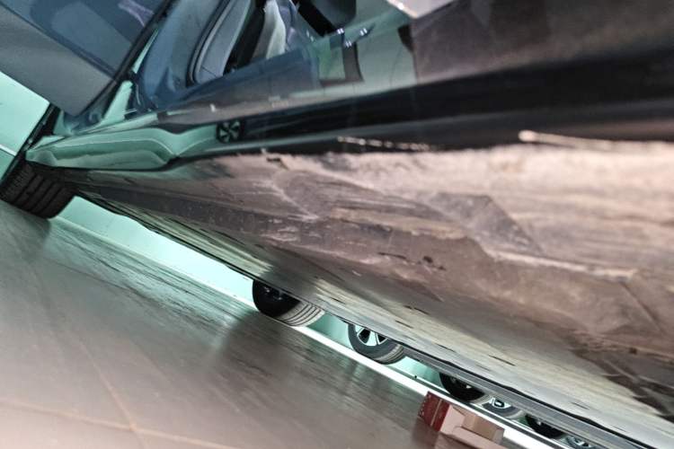 Used Volkswagen ID.7 VIZZION 2024 PRO Model Right Side Sill