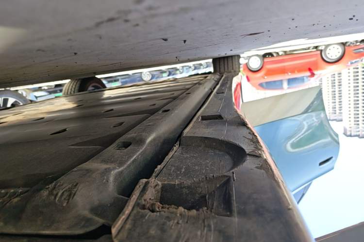 Used Volkswagen ID.7 VIZZION 2024 AIR model Right Side Sill