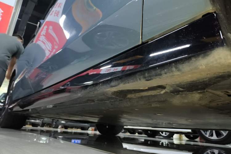 Used Volkswagen ID.7 VIZZION 2024 PRO Model Right Side Sill