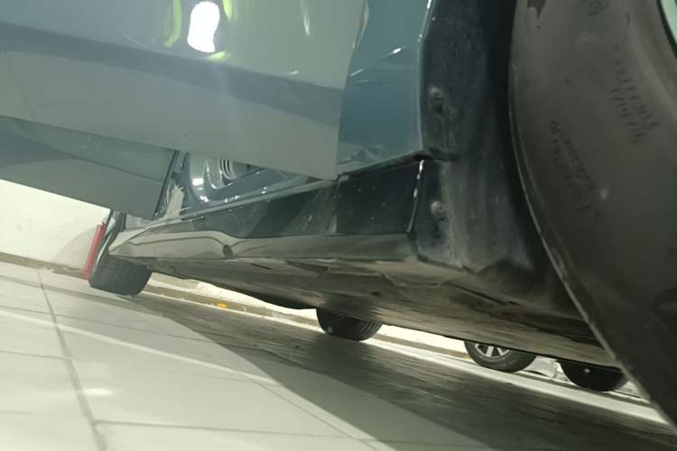 Used Volkswagen ID.7 VIZZION 2024 AIR model Right Side Sill