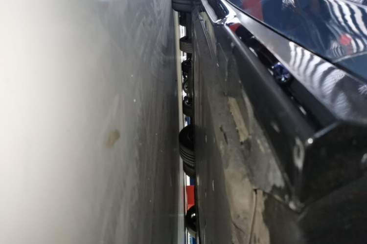Used Volkswagen ID.7 VIZZION 2024 AIR model Right Side Sill