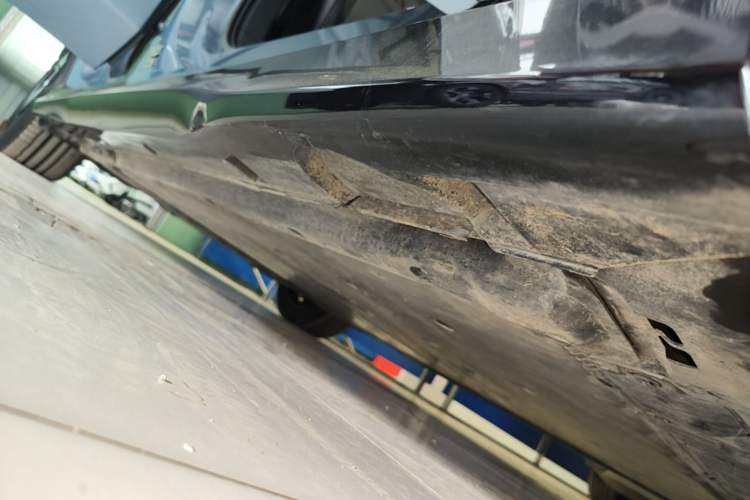 Used Volkswagen ID.7 VIZZION 2024 AIR model Right Side Sill