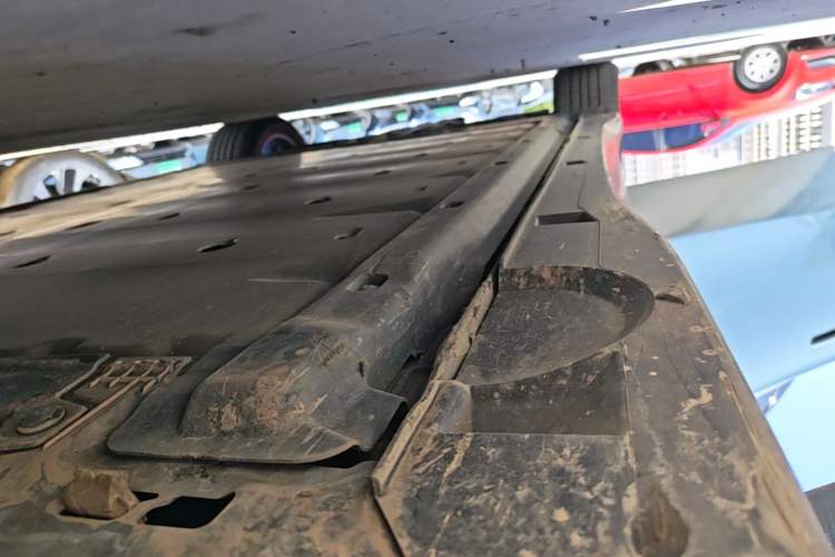 Used Volkswagen ID.7 VIZZION 2024 AIR model Right Side Sill