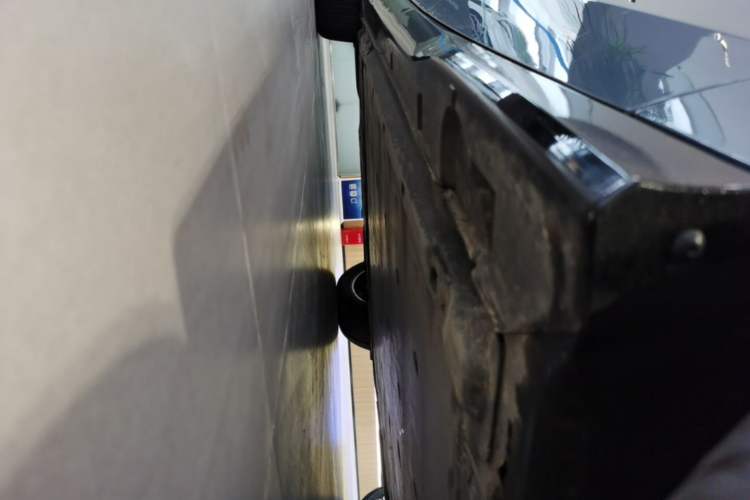 Used Volkswagen ID.7 VIZZION 2024 First Edition Right Side Sill