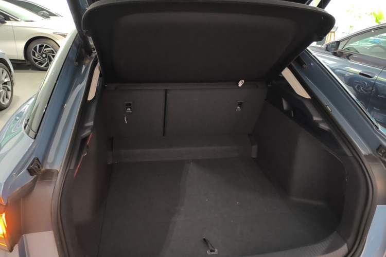 Used Volkswagen ID.7 VIZZION 2024 PRO Model Trunk