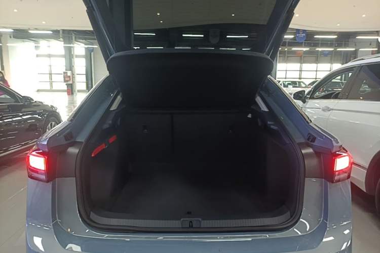 Used Volkswagen ID.7 VIZZION 2024 PRO Model Trunk