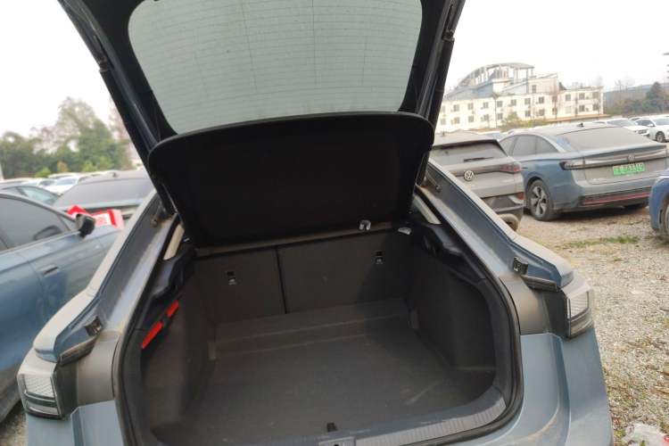 Used Volkswagen ID.7 VIZZION 2024 AIR model Trunk