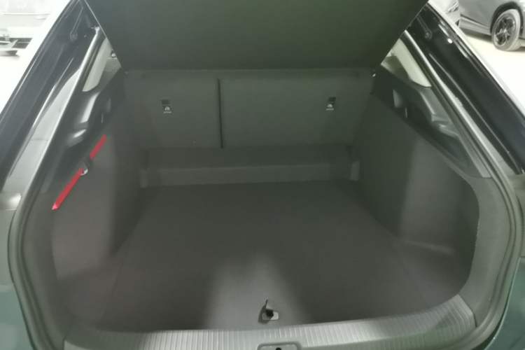 Used Volkswagen ID.7 VIZZION 2024 AIR model Trunk