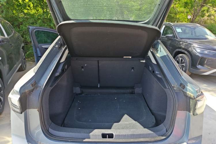 Used Volkswagen ID.7 VIZZION 2024 AIR model Trunk