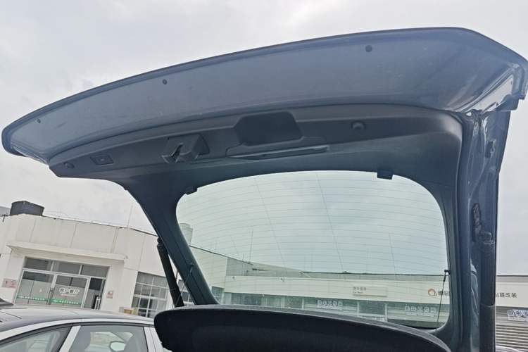 Used Volkswagen ID.7 VIZZION 2024 AIR model Trunk