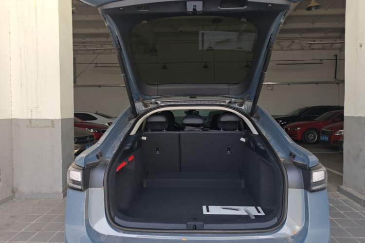Used Volkswagen ID.7 VIZZION 2024 AIR model Trunk