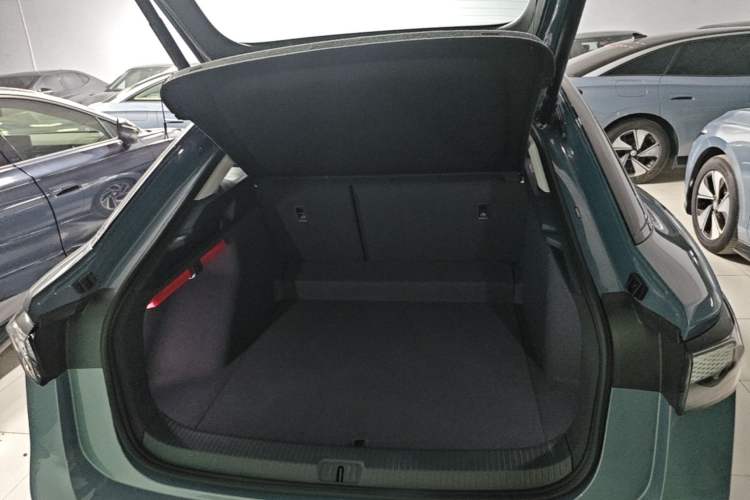 Used Volkswagen ID.7 VIZZION 2024 PRO Model Trunk