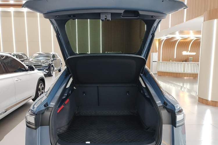 Used Volkswagen ID.7 VIZZION 2024 AIR model Trunk