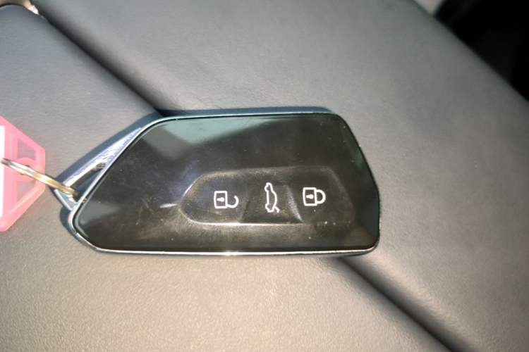 Used Volkswagen ID.7 VIZZION 2024 AIR model Vehicle Key