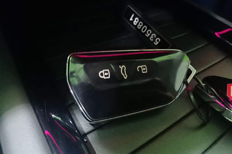 Used Volkswagen ID.7 VIZZION 2024 AIR model Vehicle Key