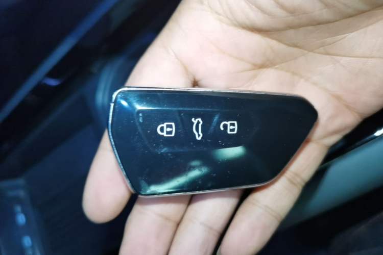 Used Volkswagen ID.7 VIZZION 2024 AIR model Vehicle Key