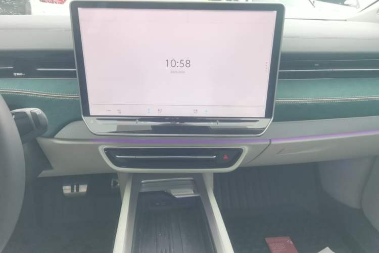 Used Volkswagen ID.7 VIZZION 2024 First Edition Audio And AC Panel