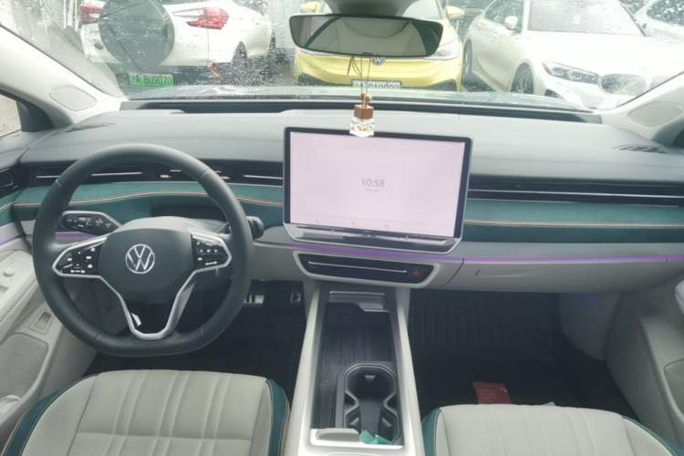 Used Volkswagen ID.7 VIZZION 2024 First Edition Center Console