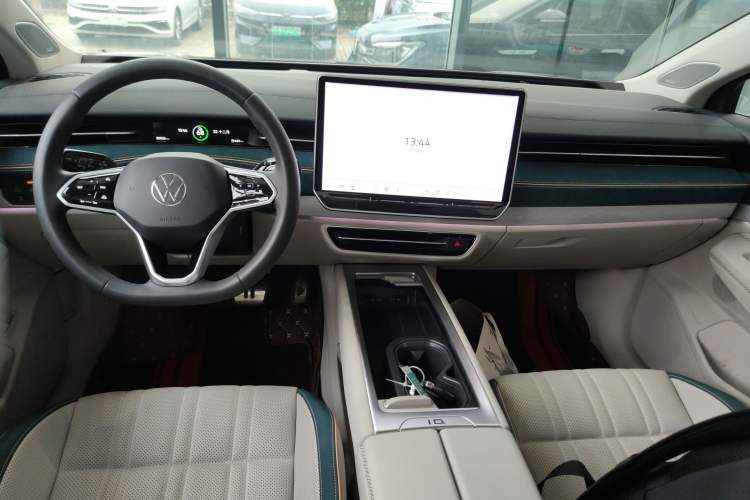 Used Volkswagen ID.7 VIZZION 2024 PRO Model Center Console