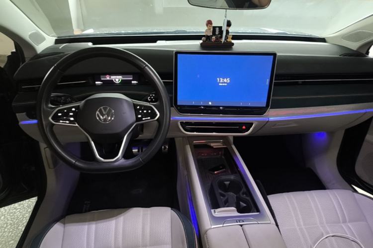 Used Volkswagen ID.7 VIZZION 2024 First Edition Center Console