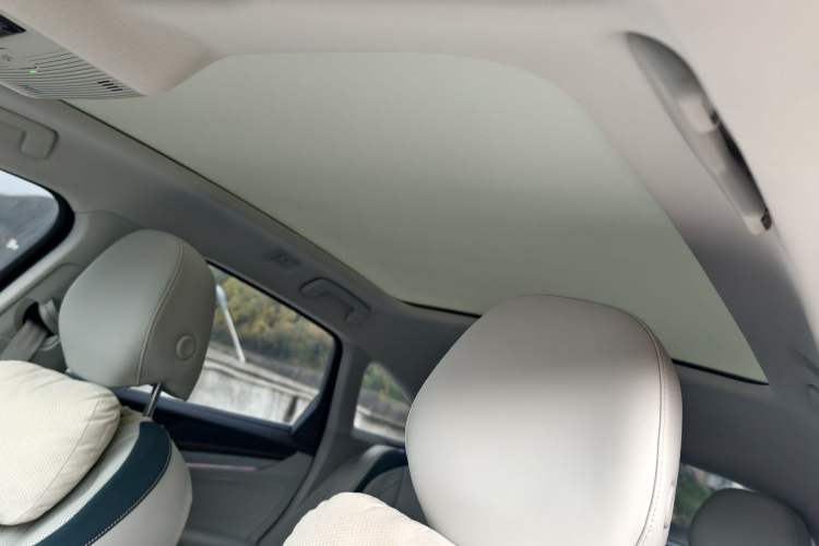 Used Volkswagen ID.7 VIZZION 2024 PRO Model Headliner
