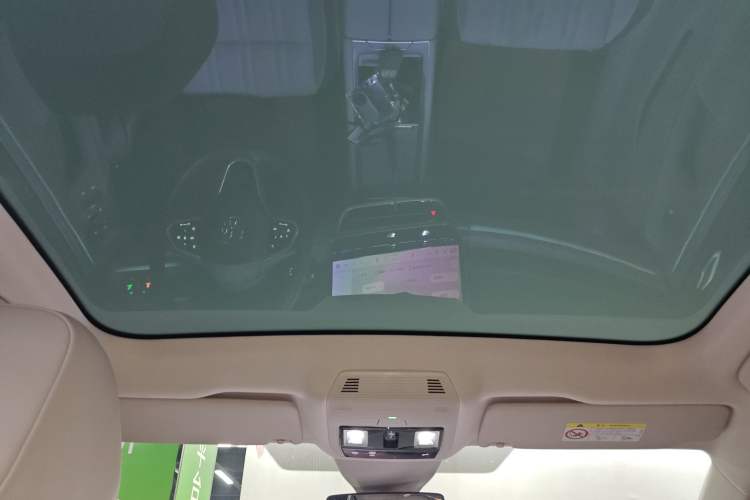 Used Volkswagen ID.7 VIZZION 2024 PRO Model Headliner