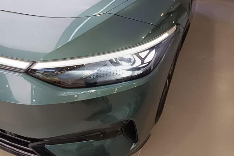 Used Volkswagen ID.7 VIZZION 2024 First Edition Left Front Headlight