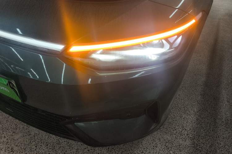 Used Volkswagen ID.7 VIZZION 2024 First Edition Left Front Headlight