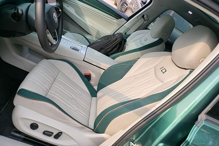 Used Volkswagen ID.7 VIZZION 2024 First Edition Left Front Seat