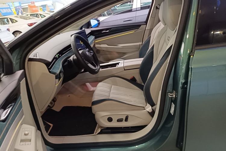 Used Volkswagen ID.7 VIZZION 2024 First Edition Left Front Seat