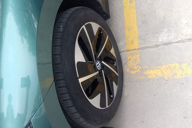 Used Volkswagen ID.7 VIZZION 2024 First Edition Left Front Wheel Hub