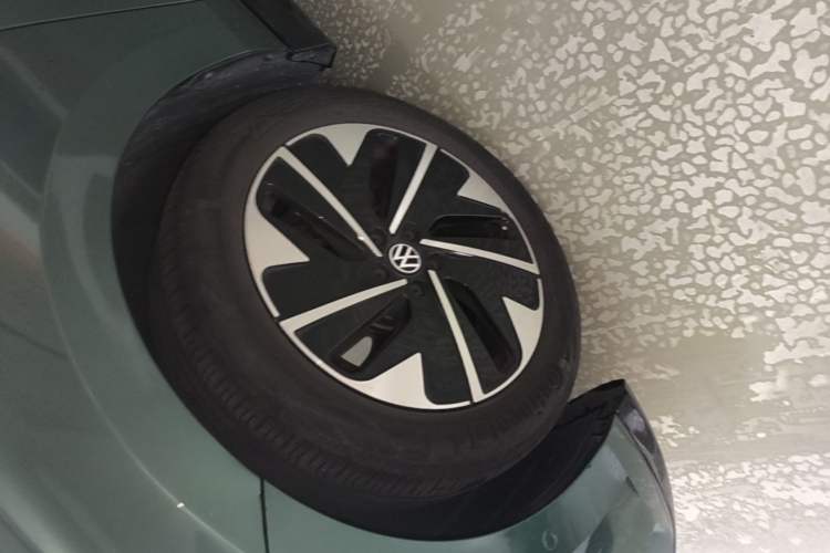 Used Volkswagen ID.7 VIZZION 2024 First Edition Left Front Wheel Hub