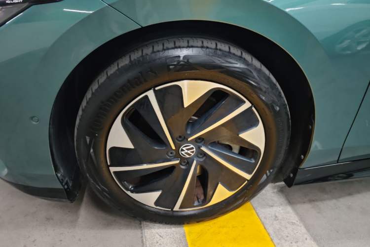 Used Volkswagen ID.7 VIZZION 2024 First Edition Left Front Wheel Hub