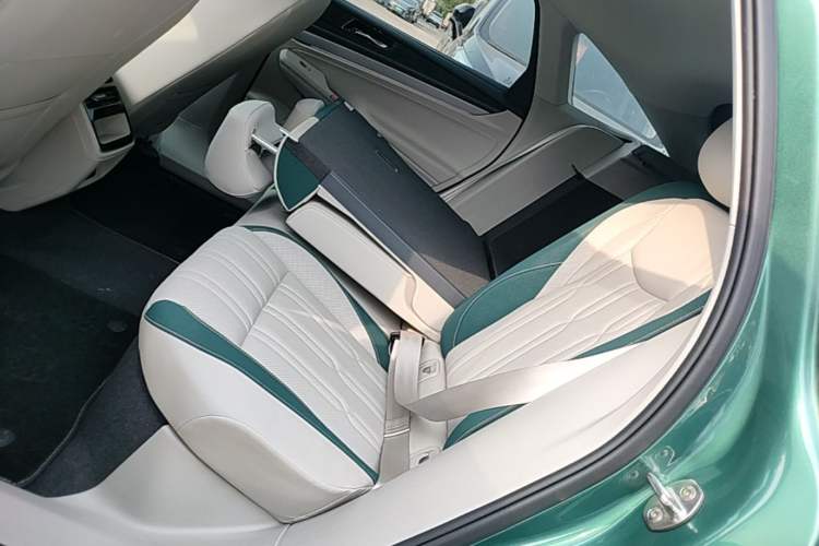 Used Volkswagen ID.7 VIZZION 2024 First Edition Left Rear Seat