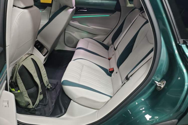 Used Volkswagen ID.7 VIZZION 2024 First Edition Left Rear Seat