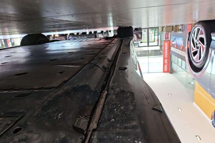 Used Volkswagen ID.7 VIZZION 2024 PRO Model Left Side Sill