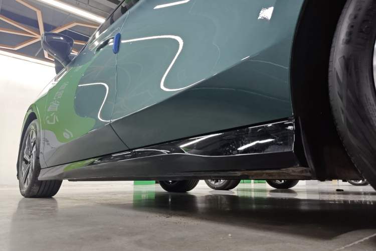 Used Volkswagen ID.7 VIZZION 2024 PRO Model Left Side Sill